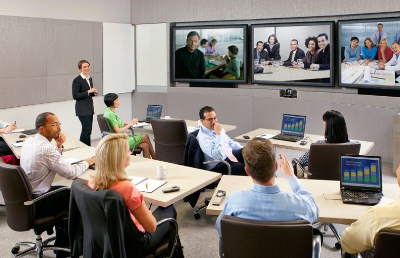 Teknologi Apa Saja Yang Ada Pada Ruang Meeting